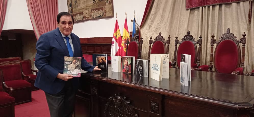 Donación de libros sobre Alicia Alonso a la Universidad de Salamanca