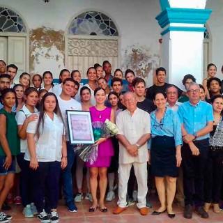 Estudiantes universitarios rinden tributo a Ballet Nacional de Cuba